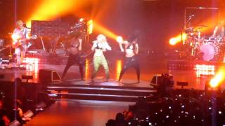 Shakira - Loca @ Hallenstadion, Zurich (17.11.2010)