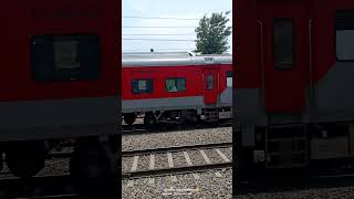 12618 || Mangala Lakshadeep SF Express NZM - ERS Skip Datia 110 Km/h #tracksounds #shorts #train