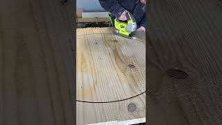 Can a jigsaw and a router cut a perfect round table? Yep! #woodworking #carpentery #diy #woodshop