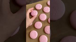 Рабочие моменты создания Macaroon #кондитер #макаронмосква #рек #тортмосква