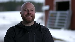 Mjölkbonden Johan Petersson söker kärlek i Bonde söker fru - Bonde söker fru (TV4)