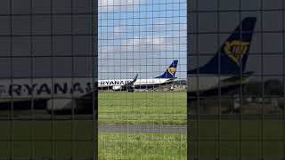 Ryanair EI-EXE B737-800 departing London Luton for Athens 💙✈️