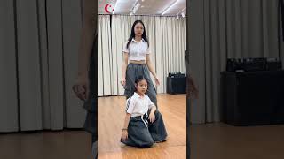 Buổi học tạo dáng cá tính lớp mẫu nhí cơ sở Cầu Giấy -Siêu Sao nhí Academy #shorts