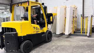 ▪️Super White Quartz - unloading a new container.