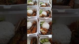 Menu jumat berkah sederhana : lele, tempe, mie, sambal, timun