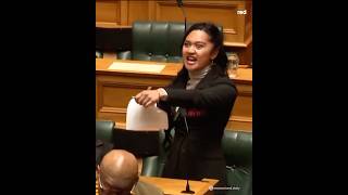 #Māori members of #newzealand parliament performed a #haka to disrupt #parliament t