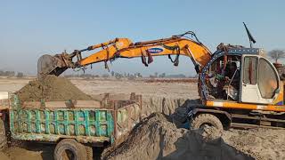 Samsung Hitachi loading sand on tractor🚜 trolley supply||samsung hitachi excavator