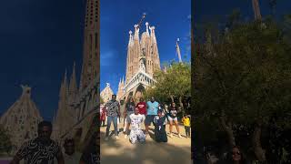 Dance Moves for Every Beat: Tune in & Turn up! 🕺🎶😜#barcelona #dance #sagradafamilia