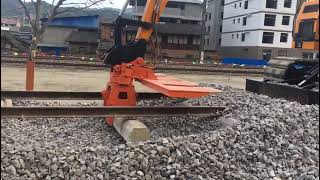 Railway Sleeper changing excavator  1