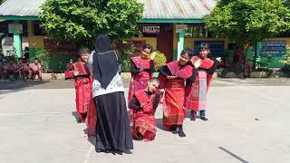 TARI SIHUTUR SANGGUL DARI SISWA KELAS IV SDN 104320 PENGGALANGAN