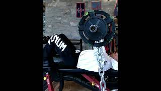 Tempo Larsen bench press + chains