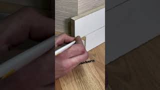 Life hack we connect exactly the outer corner of the baseboard \ Лайфхак стыкуем угол плинтуса