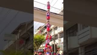 Perfect Balancing On shoulder , Human pyramid