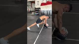 How to Properly Perform Medicine Ball Mountain Climbers For Abs (Exercise Demonstration)