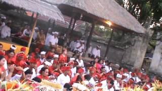 Mendak Arca Pralingga ring Puri Ubud M2U00043