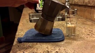 How to Make an Authentic Spanish Café con Leche. The 50/50