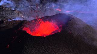 Piton de la Fournaise lac de lave dans le nouveau cône