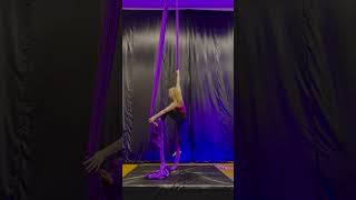 Splits From Double Figure 8 Footlocks - Beginner Aerial Silks Tutorials