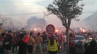 Torcida do Atlético PR recepcionando o time - Final Sulamericana 2018