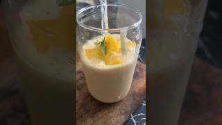 Mango lassi at home | Ghar me banay bazaar wali mango lassi 😋 #shorts #lassirecipe #mangolassi