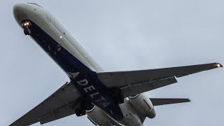 boeing 717 landing overhead at TYS