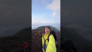 Kata kata para pendaki kalau puncak tinggal 5 menit lagi #gunungslamet Via Guci Permadi