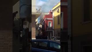 San Severo, incendio in via Roma, momenti di panico sul posto sono intervenuti i vigili del fuoco