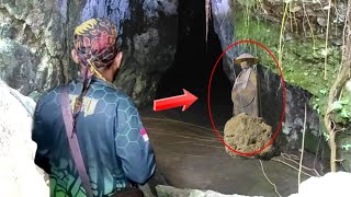 Pertanda apa lagi ini.! muncul orang misterius dari dalam goa keramat pesisir selatan jawa