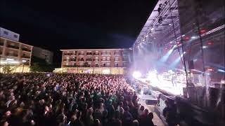 Concierto de Mclan en la Plaza Mayor de Albelda de Iregua Final del concierto 2023