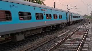 12339 Howrah Dhanbad Coalfield SF Express crawling past Bally Stn. #coalfieldexpress #wap7 #wap7loco