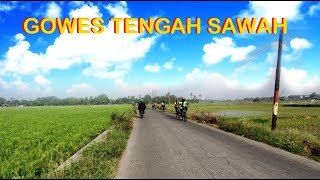 Gowes tengah sawah cikarang bareng Fimi Palm2