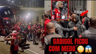 TORCEDORES DO FLAMENGO PROTESTAM NA CHEGADA DO ELENCO AO RIO DE JANEIRO