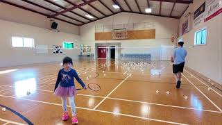 Badminton training session with 7 years old Yi Linh, overhead rotation and contact point