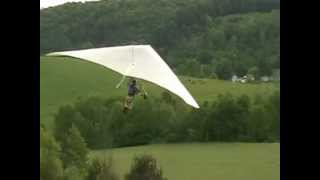 Hang Gliding - Pilot demonstrates a relaxed grip