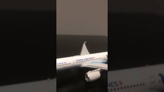 Unboxing China Airlines A350 " mikado livery " 1:400 by Phoenix