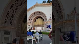 Всего ОДИН человек ИГРАЕТ как ОРКЕСТР. Organ music at Balboa park San Diego.