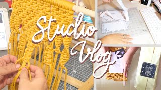 Studio vlog ✎12: Cómo hago los memo pads y los colgantes de macramé / packing orders / Etsy orders