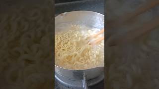 Quick and easy cooking delicious ramen #shortsvideo #trending