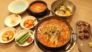 국내산 투쁠 한우가 왕창 시래기도 가득? 손님 끊이지 않는다는 국밥집!  | Rice soup, Gukbap / Korean street food