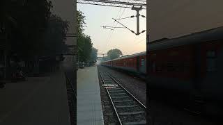 Mandore Express skip Palam 110kmp with EMD power Wdp4d celebration locomotive #shorts #trainjourney