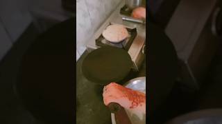 Roti bnane jao 😏 #roti #khana #sasural #viralvideo #viralshorts #viralshort #viralreels