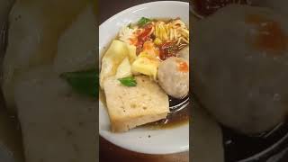 Makan Bakso Kotak