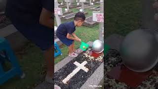 Vano, visiting his great grandpa grave at National Heroes Cemetery, Kalibata, Jakarta, 010124.