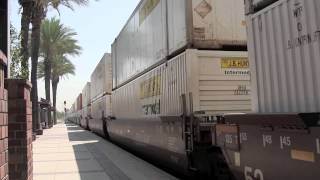 [HD] Westbound BNSF Intermodal Train at Fullerton, CA