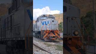 Locomotiva Dash-9 6188 esbanjando a bela buzina Leslie RS3L