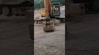 IT'S HAPPENING AGAIN #excavator #automobile #status #broken #shortvideo #car