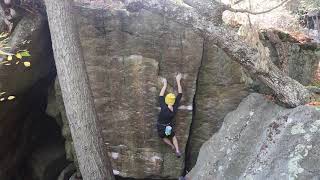 Gunks - Lost City Bouldering: Harmonic Tremors v9