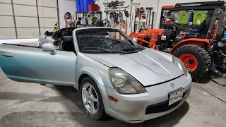 2001 Toyota MR2 Spyder Video 2 Interior Cleaning