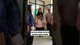 ibu ini mengakui dirinya salah, tapi masih ngomel2 ke security