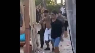 Neymar e o surfista Gabriel Medina curtindo duas loiras na Bahia